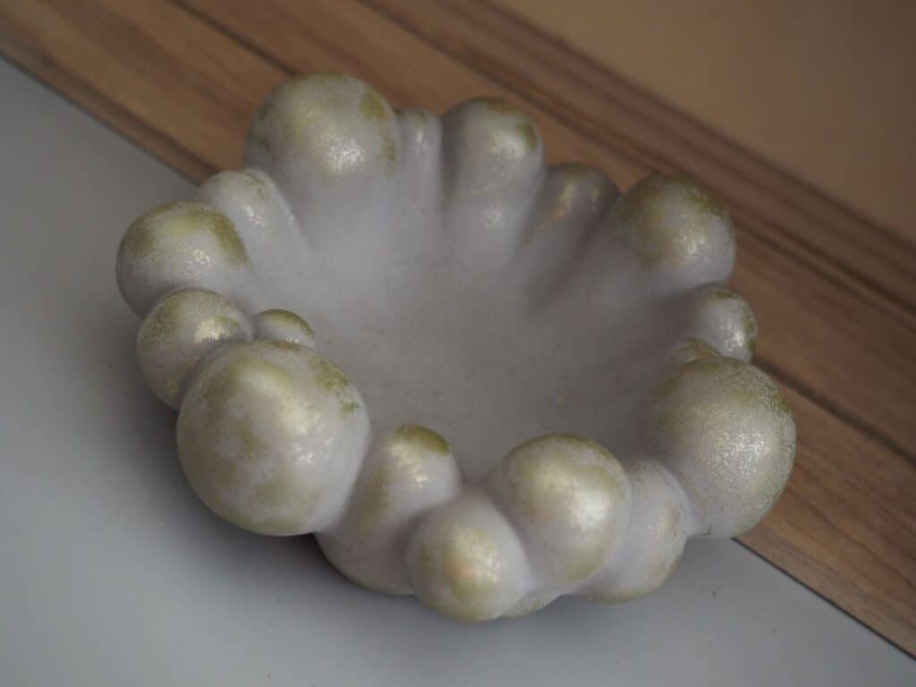Bubble beton tál pezsgő színben 12,5x12,5x4 cm impregnált kivitelben modern beton lakberendezéshez