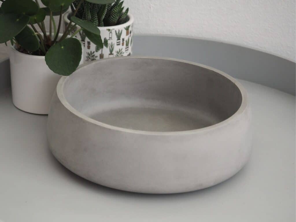 Nagy beton tál 18x5,5 cm impregnált kivitelben modern beton lakberendezéshez