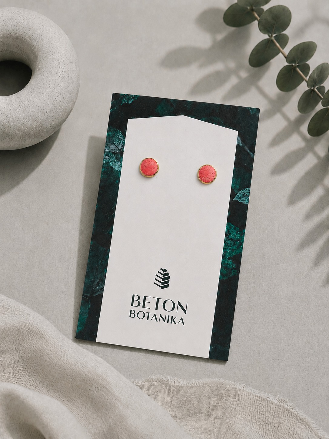 DOT FOR YOU – beton bedugós fülbevaló korall piros 1 korall piros beton bedugós fülbevaló arany nemesacéllal