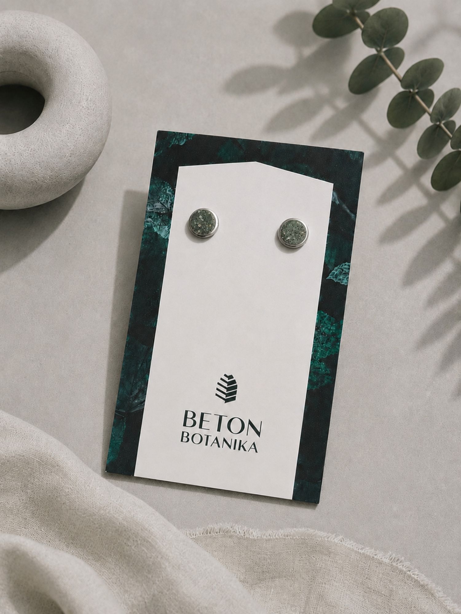 DOT FOR YOU – 6 mm sötétzöld beton bedugós fülbevaló 1 DOT FOR YOU – 6 mm sötétzöld beton bedugós fülbevaló